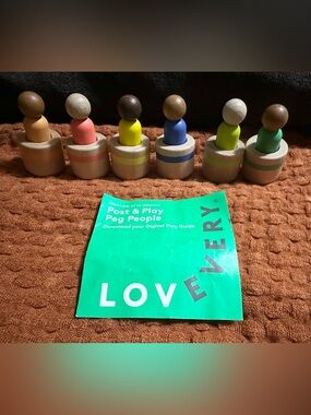 Lovevery Post & Play Peg People - Multicolor Wooden Set